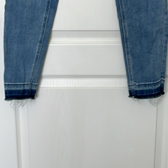 Vervet Women’s Skinny Jeans Denim Light Wash Raw Hem Size 29 - Picture 3 of 10